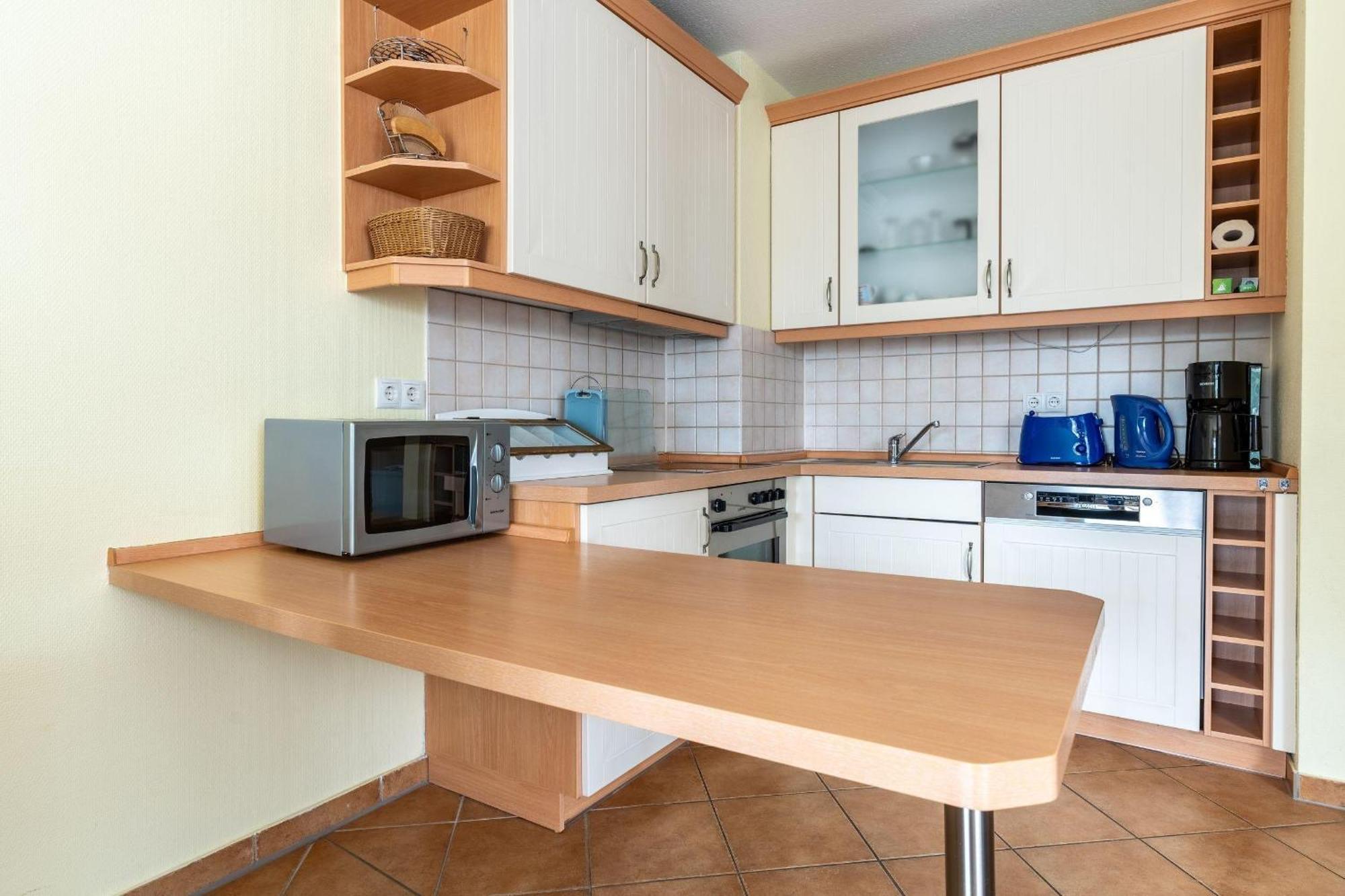 Apartment Ferienwohnung-2-kranich-villa-vogelsang-in-binz-3-raum-parkplatz-wlan-wintergarten-terrasse